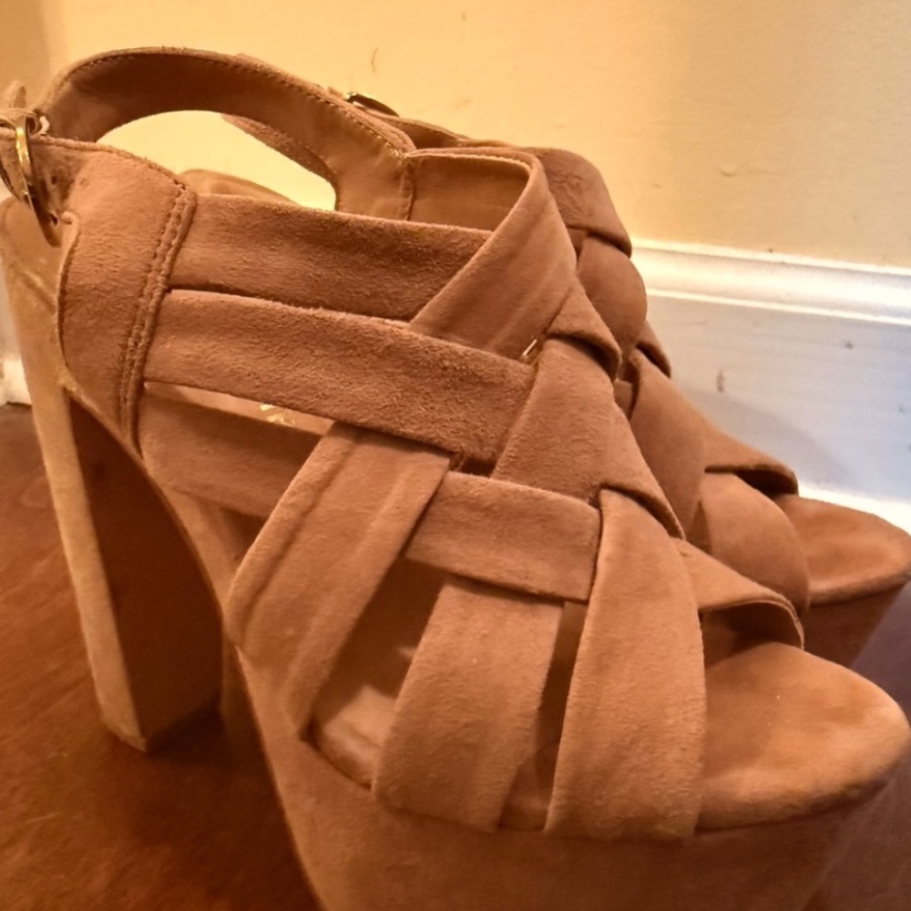 Pour La Victoire Pink Platform Heels